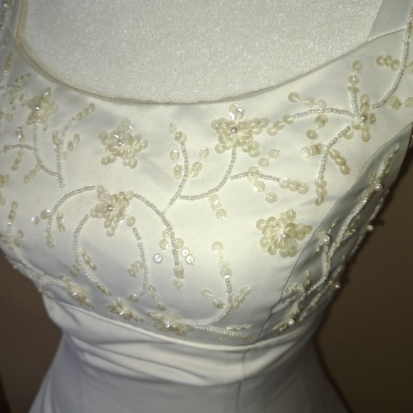 Oleg Cassini / David's Bridal White Gown - Picture 3 of 7